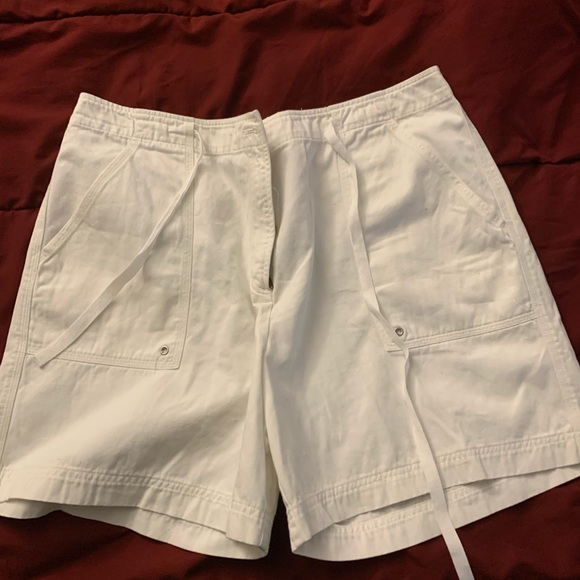 White shorts - Picture 2 of 3